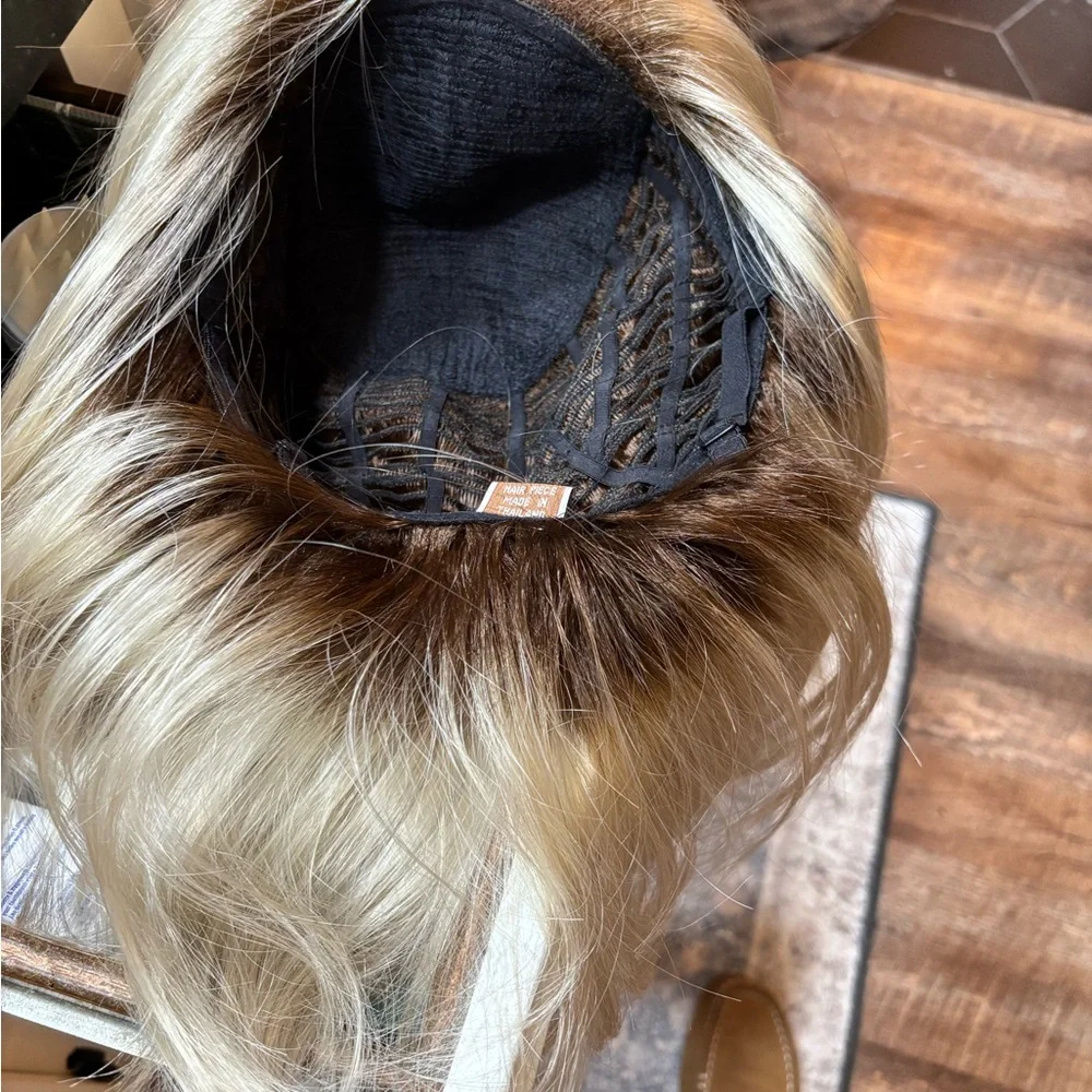 Blonde Women's Wig - Picture 10 of 10